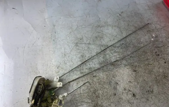 Mitsubishi Pajero Sport I Rear door lock