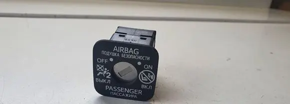 Toyota Avensis T270 Passenger airbag on/off switch 