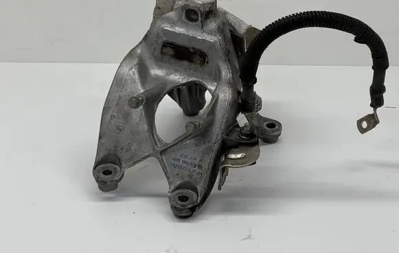 Other engine bay part