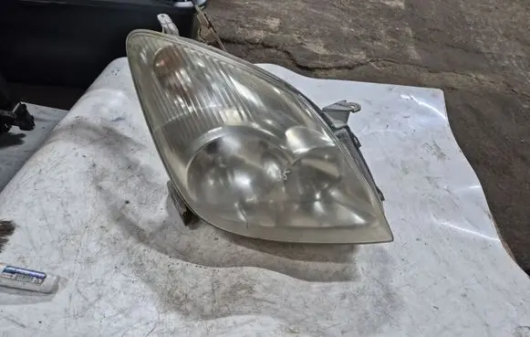 Toyota Corolla Verso E121 Headlight/headlamp