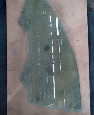 Skoda Superb B8 (3V) Front door window glass four-door 3V0845201