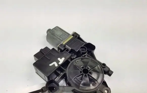 Seat Leon (5F) Rear door window regulator motor 5Q0959811A