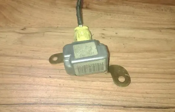Mazda 323 F Airbag deployment crash/impact sensor