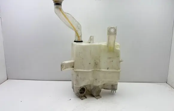 Toyota Prius (XW30) Windshield washer fluid reservoir/tank 060851317