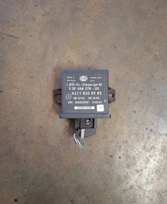 Mercedes-Benz E W211 Light module LCM A2118200985 5DF00827805