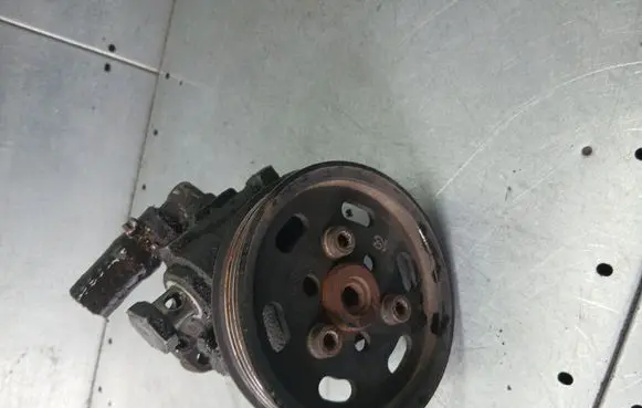 Audi A6 S6 C5 4B Power steering pump