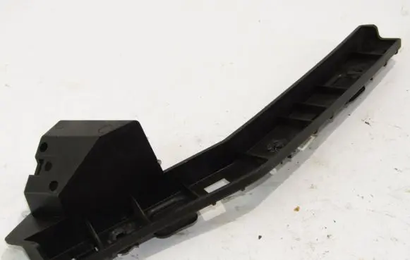 Rear bumper mounting bracket