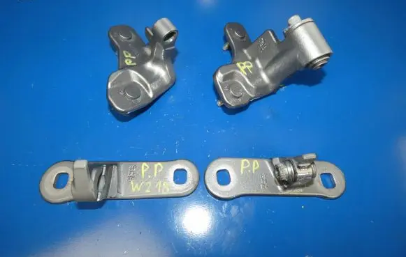 Mercedes-Benz CLS C218 X218 Front door hinge set 