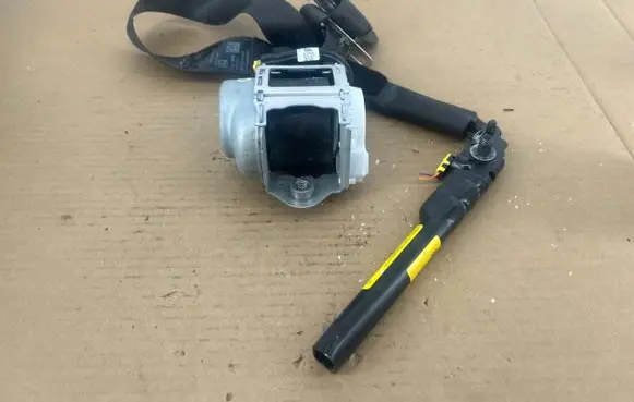 Opel Astra K Rear seatbelt 367970717