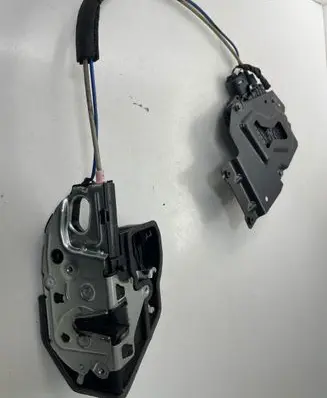 BMW 6 F06 Gran coupe Rear door soft close latching motor 7216322