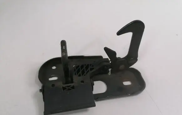Volkswagen PASSAT B6 Engine bonnet/hood lock/latch loop/hook 3C0823480