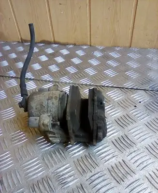 Volkswagen Polo IV 9N3 Front brake caliper