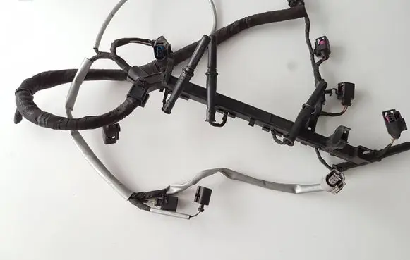 Volkswagen Tiguan Fuel injector wires 03L971824D