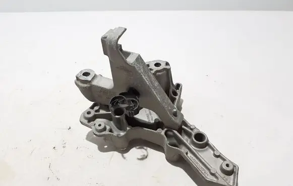 Renault Trafic III (X82) Engine mounting bracket 648607782R