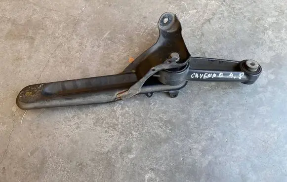 Porsche Cayenne (9PA) Engine mounting bracket