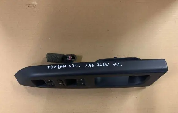 Volkswagen Touran I Front door window switch trim 1T1867371H