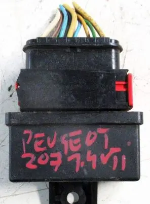Peugeot 207 Fuel injection pump control unit/module 240107
