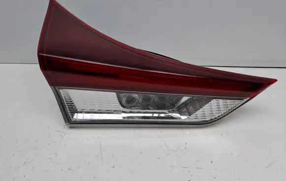 Tailgate rear/tail lights
