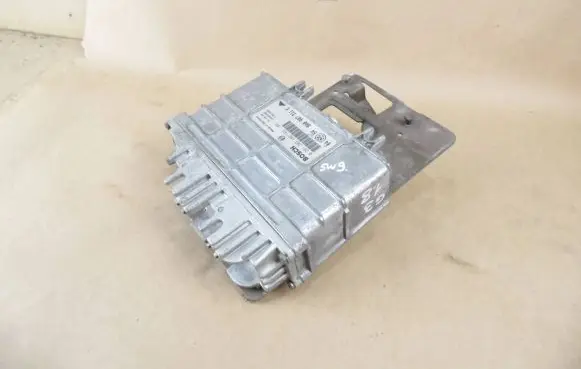 Volkswagen Golf III Engine control unit/module 8A0907311K 0261203182