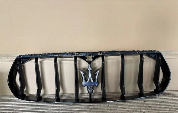 Maserati Levante Front bumper upper radiator grill 670041948