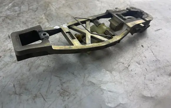 Rear door exterior handle/bracket
