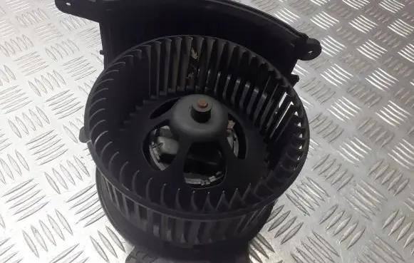 Renault Scenic II - Grand scenic II Front door blower motor N1001038