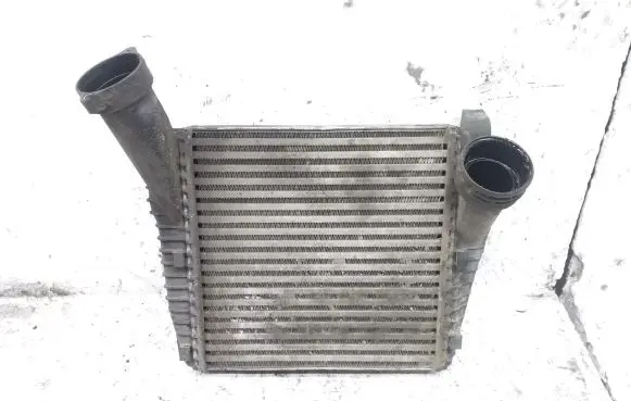 Volkswagen Touareg I Intercooler radiator 8ML376729561 8ML376729