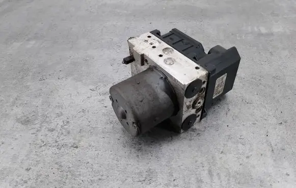 Toyota Avensis T250 ABS Pump
