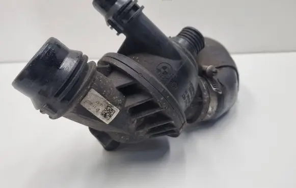 BMW 1 E81 E87 Thermostat housing 7552403 10106810