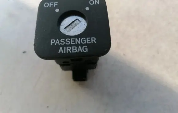 Toyota Corolla Verso AR10 Passenger airbag on/off switch 1367C4N 136-7C4N