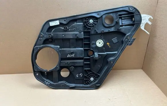 Hyundai i40 Rear window lifting mechanism without motor 814203Z000