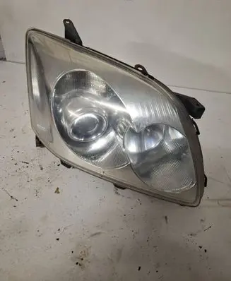 Toyota Avensis T250 Headlight/headlamp 04345405