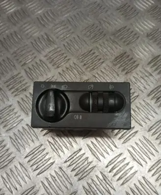 Volkswagen Golf III Light switch 1H6941531N