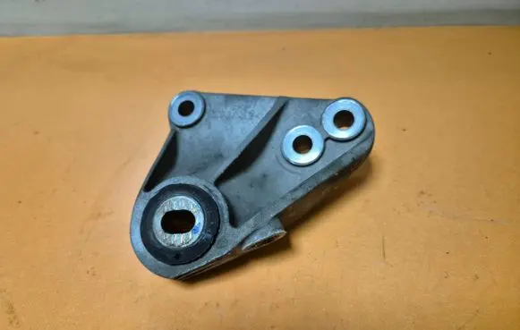Opel Insignia B Gearbox mounting bracket 22937314
