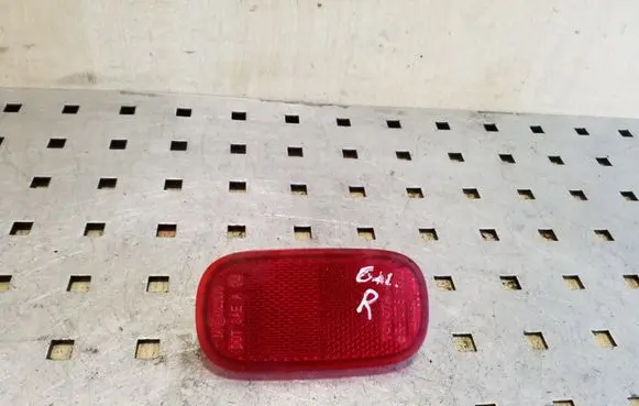Toyota RAV 4 (XA20) Rear tail light reflector