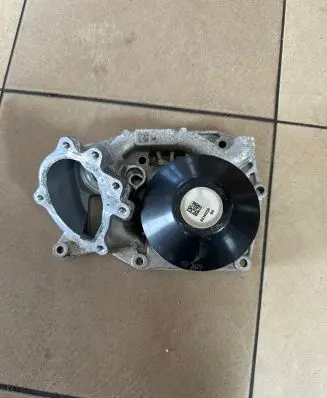 BMW 5 G30 G31 G38 Water pump 8514458