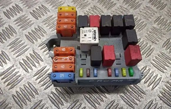 Fiat Croma Fuse box cover 51738102
