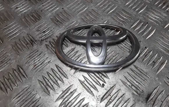 Toyota Corolla Verso AR10 Manufacturers badge/model letters 90975W2001