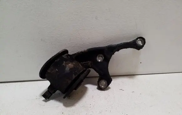 Suzuki Grand Vitara II Front differential bracket 