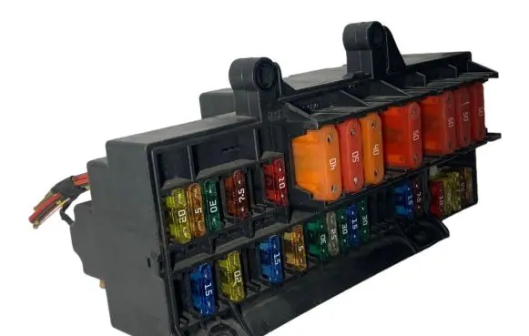 BMW 7 E65 E66 Fuse module 6900582 61136900582