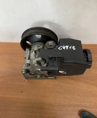 Mercedes-Benz E W210 Power steering pump 0024663001 C4716
