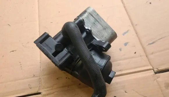 Skoda Fabia Mk2 (5J) Oil filter mounting bracket 03P115389B