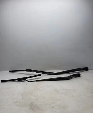 Hyundai ix35 Front wiper blade arm