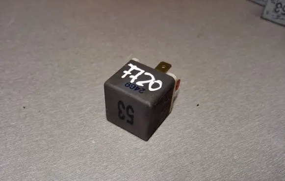 Volkswagen PASSAT B3 Other relay 141951253B
