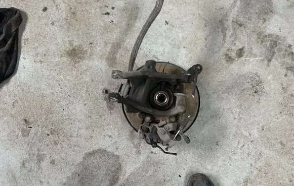 Peugeot 3008 I Rear wheel hub spindle/knuckle