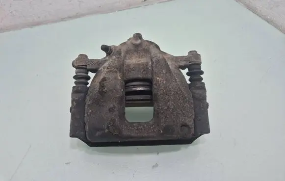 Honda CR-V Front brake caliper 