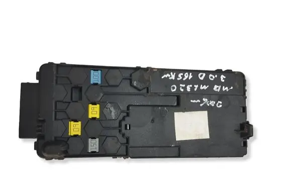 Mercedes-Benz ML W164 Fuse module 013948411 013948421