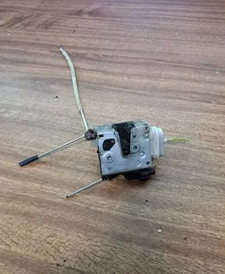 Audi A8 S8 D2 4D Front door lock 8D1837016F