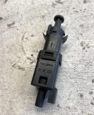 Volvo S70 V70 V70 XC Brake pedal sensor switch 9146505