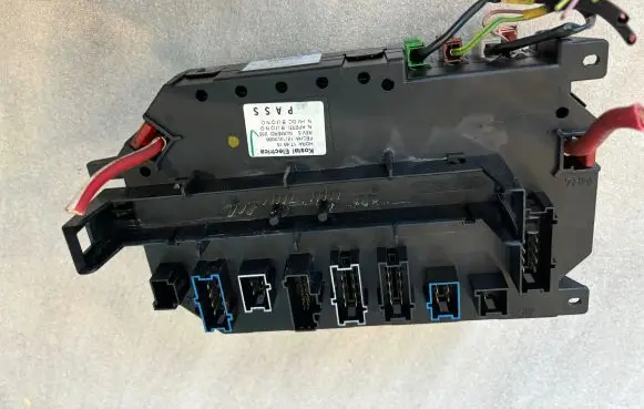 Mercedes-Benz S W221 Fuse module A2215402450 A2215450001 2215402450
